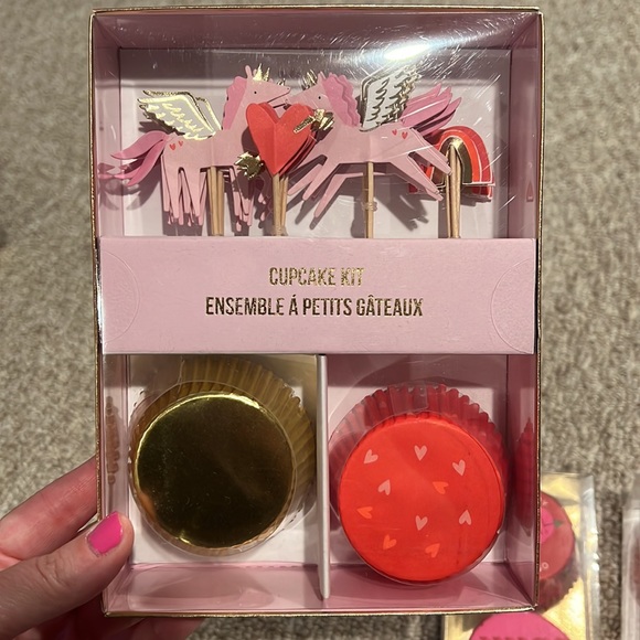 Meri Meri Valentine’s Day cupcake kits and liners, NEW! - Picture 2 of 9